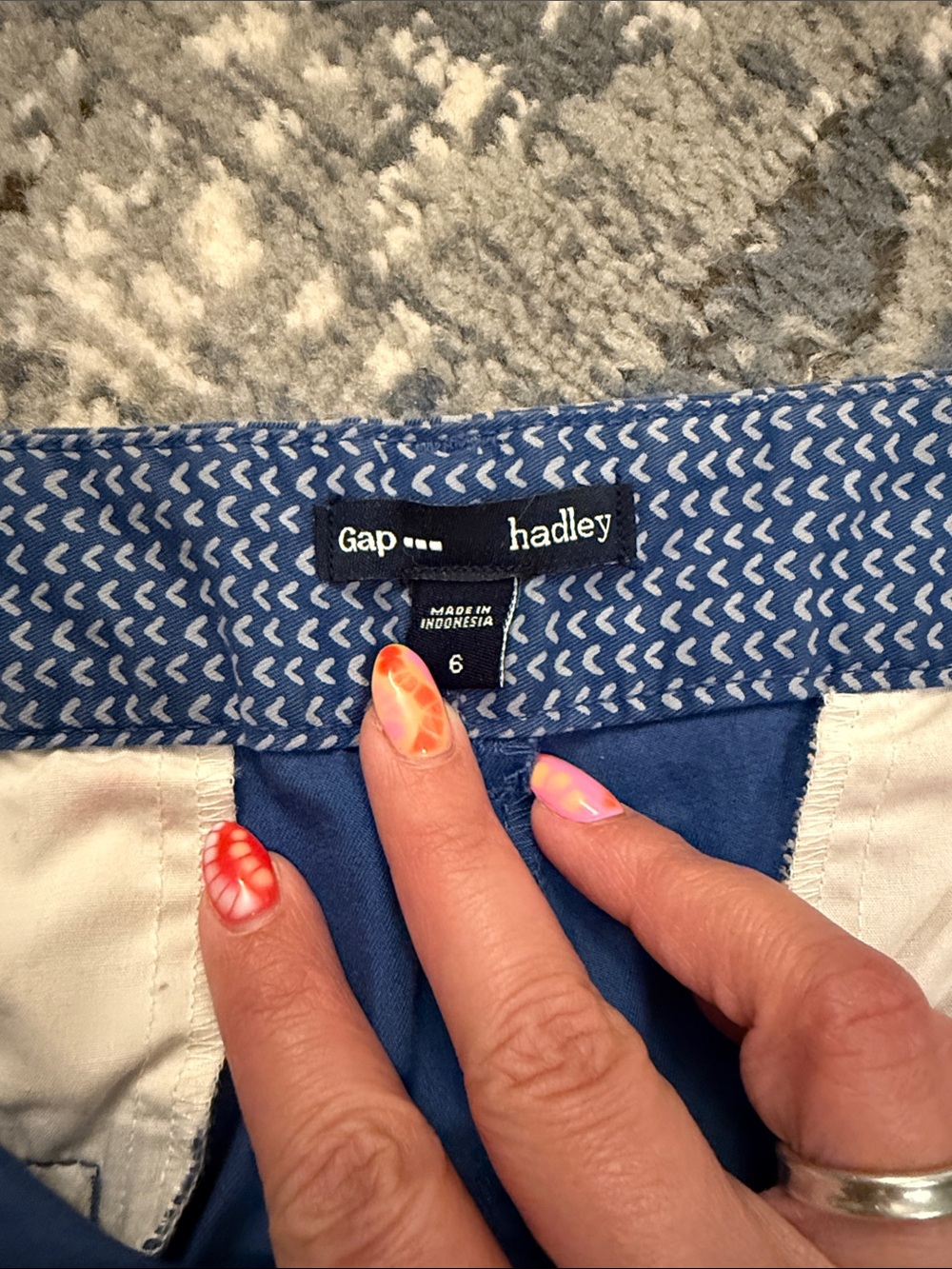 GAP Blue Micro-Patterned Women’s Jean Shorts - Picture 2 of 3